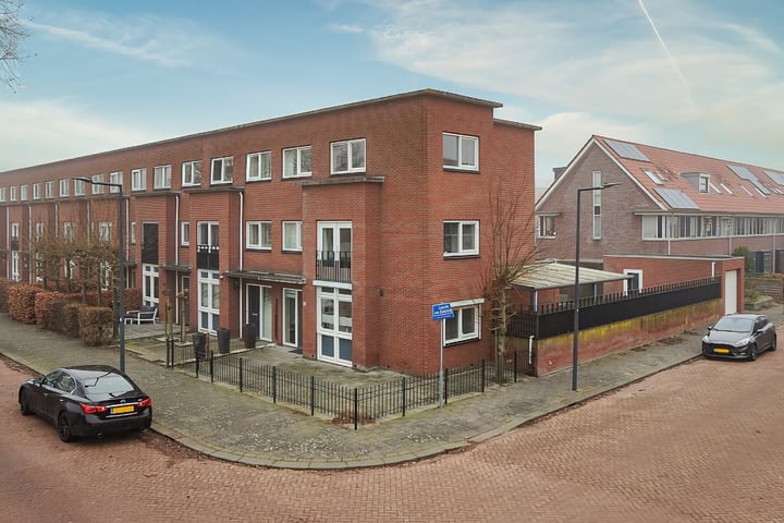 Wout van Heusdensingel 49 in Rotterdam foto