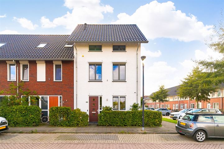 Yves Montandstraat 46 in Lent foto