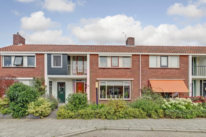 Zeeasterstraat 11 in Nieuwerkerk