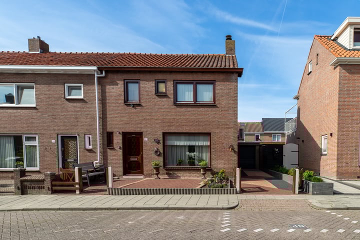 Zeeasterstraat 24 in Urk foto