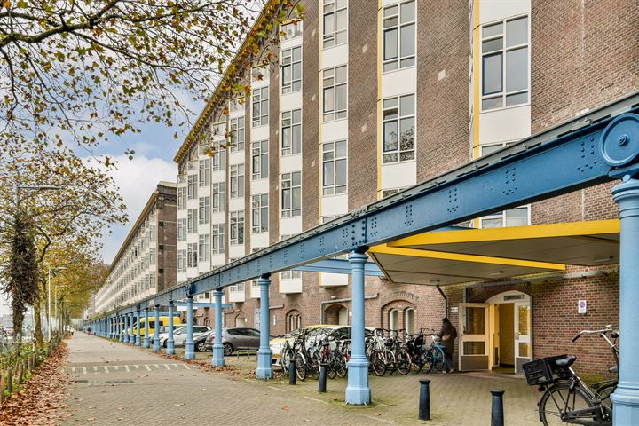 Zeeburgerkade 358 in Amsterdam foto