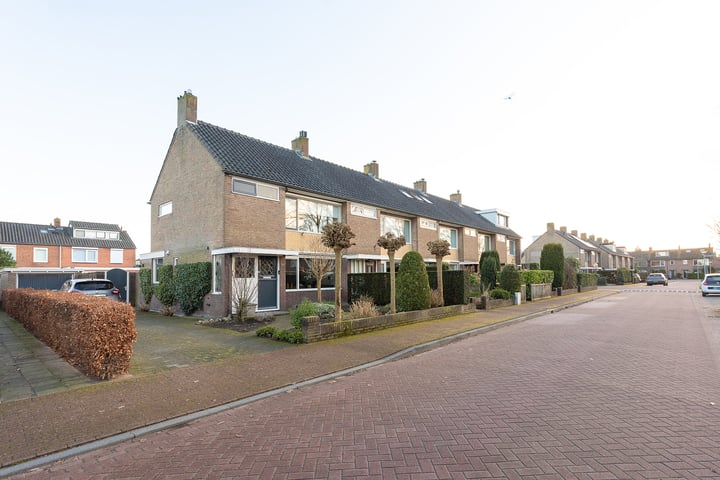 Zenderlaan 19 in Huizen foto