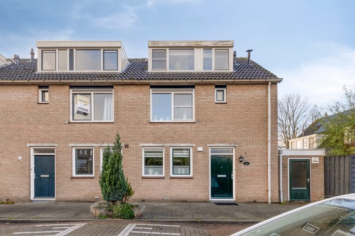 Zestienhovensekade 4 in Rotterdam foto