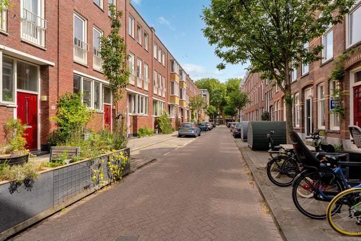Zestienhovenstraat 21 in Rotterdam foto