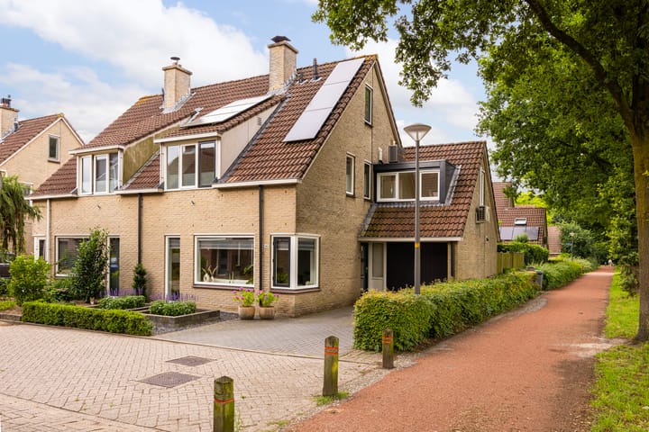 Zevenblad 14 in Borne foto