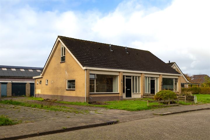 Zevenhuisterweg 1B in Ried foto