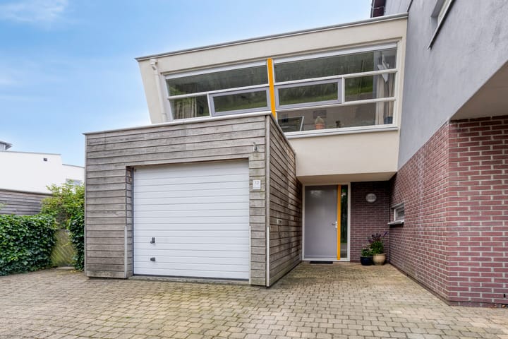 Zilvermeer 12 in Groningen foto
