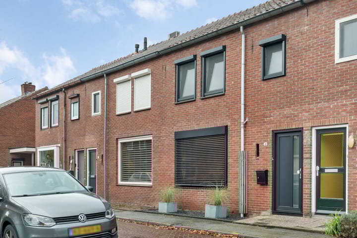 Zonnebloemstraat 19 in Nijverdal foto