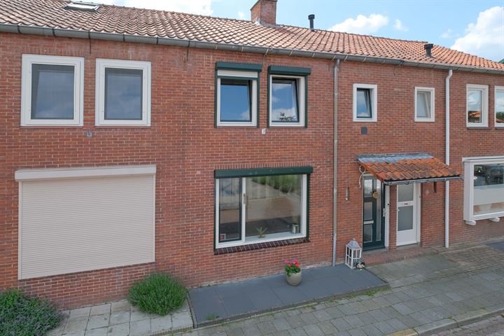 Zonnebloemstraat 23 in Nijverdal foto