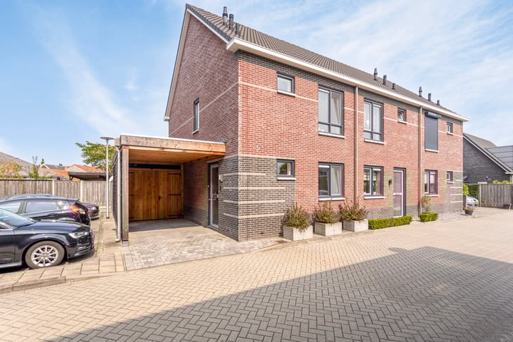 Zonnebloemstraat 25 in Goor foto