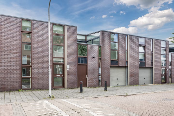 Zonnebloemstraat 46 in Papendrecht foto