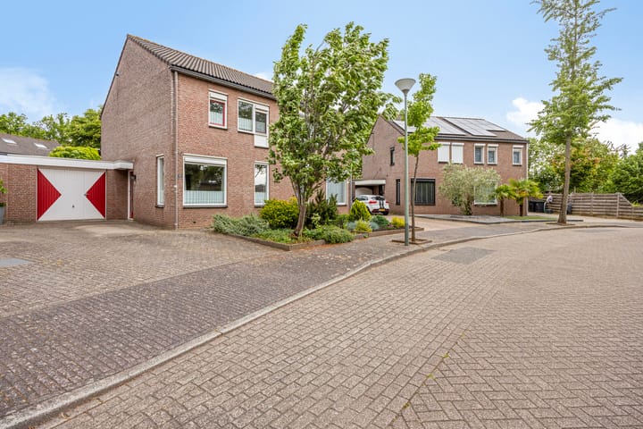 Zonnedauwhof 23 in Roermond foto