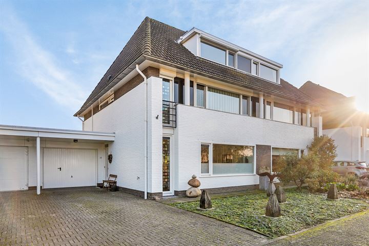 Zonnedauwsingel 23 in Helmond foto