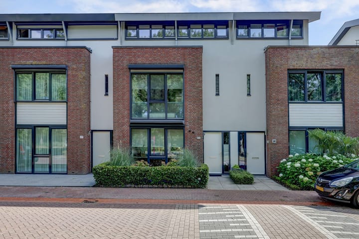 Zonneveld 29 in Venlo foto