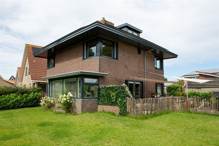 Zuid Midslandweg 17 in Midsland foto