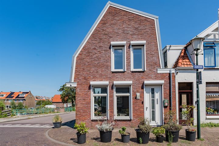 Zuiddijk 325 in Zaandam foto