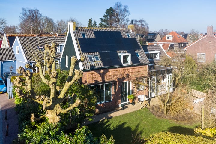 Zuideinde 11 in Broek in Waterland foto