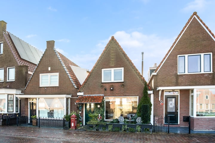 Zuideinde 111 in Volendam foto