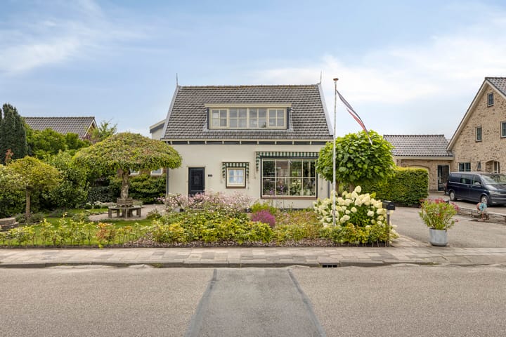 Zuideinde 115 in Roelofarendsveen