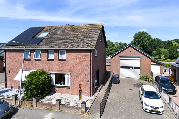 Zuideinde 215 in Nieuwkoop foto