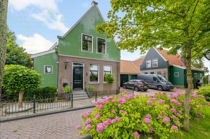 Zuideinde 227 in Westzaan
