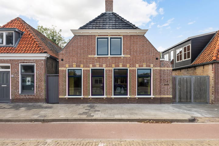 Zuideinde 24 in St.-Jacobiparochie foto