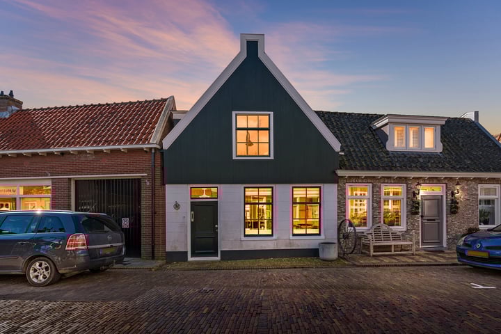 Zuideinde 36 in Monnickendam foto