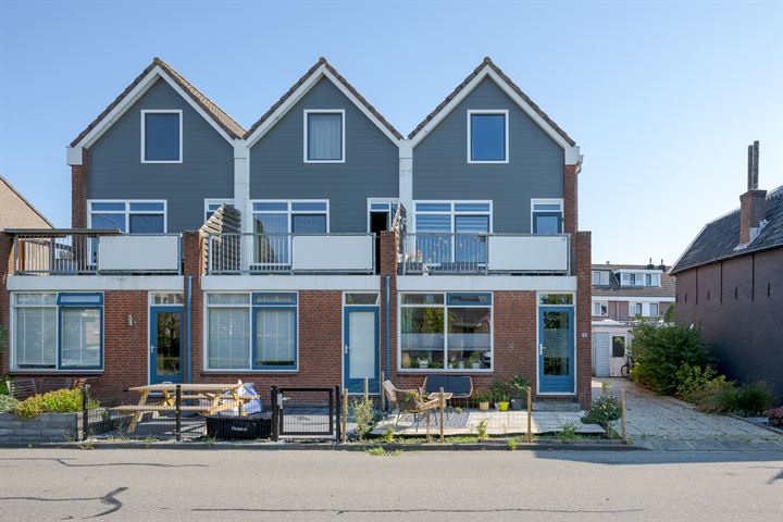 Zuideinde 73 in Roelofarendsveen foto