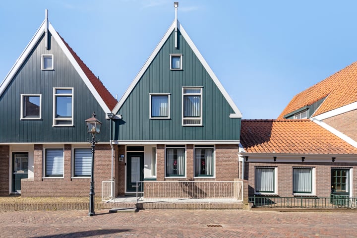 Zuideinde 90 in Volendam foto