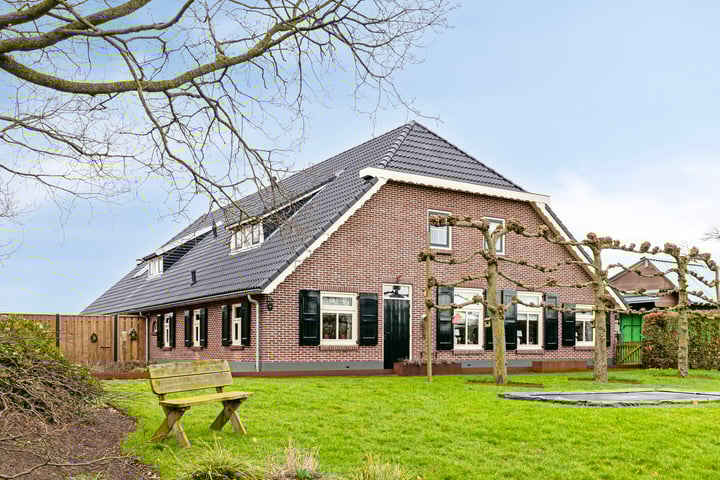Zuideinde Oost 9A in Kamperveen foto