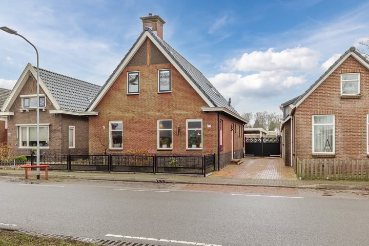 Zuiderdiep 327 in Nieuw-Buinen foto