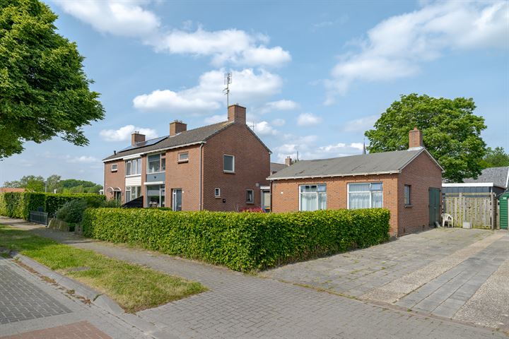 Zuiderdiep 395A in Nieuw-Buinen foto