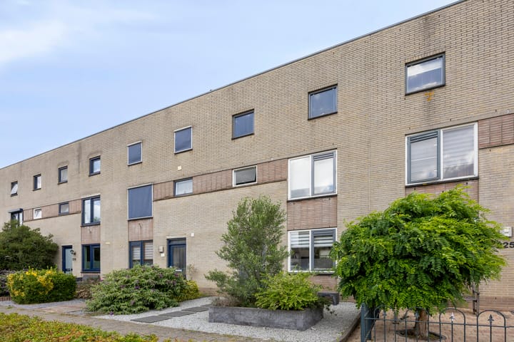 Zuiderkeerkring 223 in Alphen aan den Rijn foto