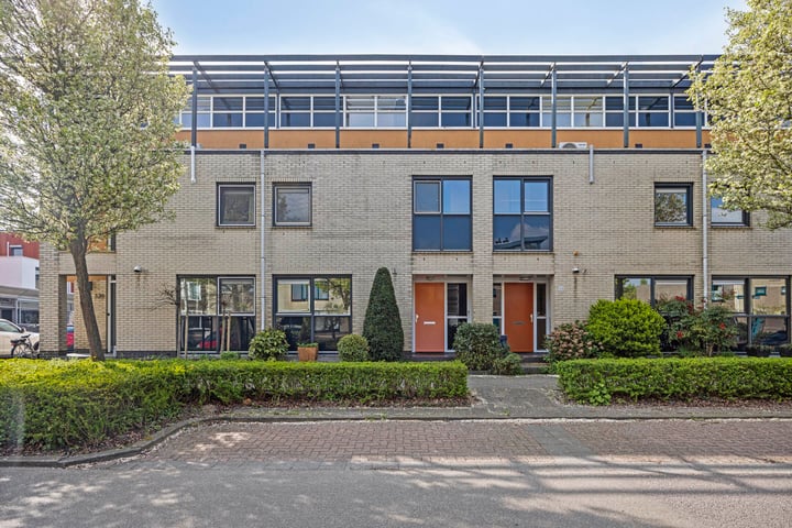 Zuiderkeerkring 328 in Alphen aan den Rijn foto