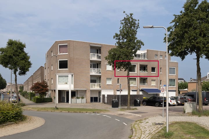 Zuiderkeerkring 363 in Alphen aan den Rijn foto