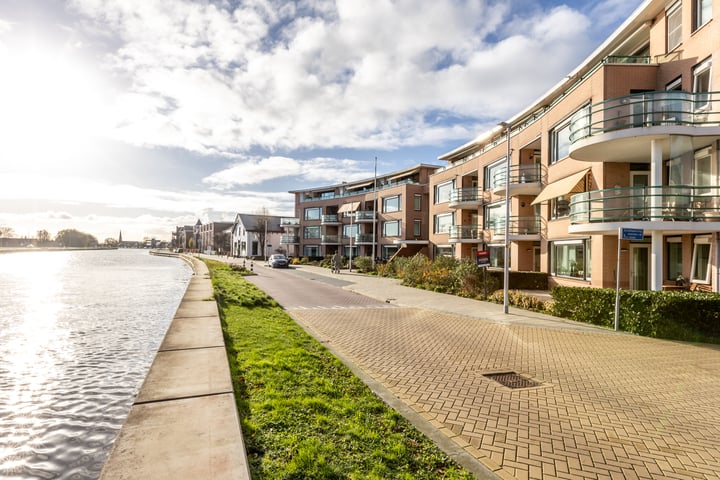 Zuidkadering 40 in Waddinxveen foto