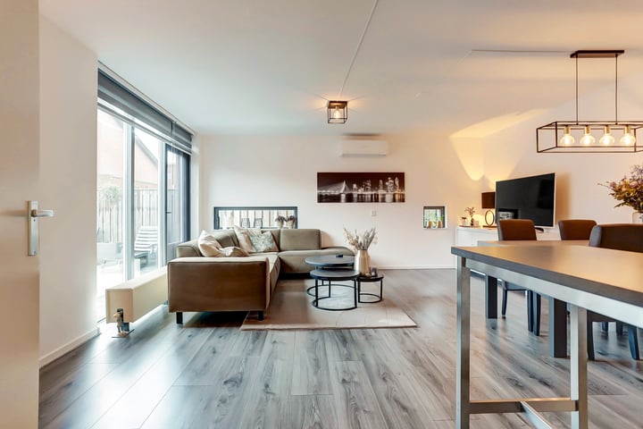 Zuidzijdsedijk 17 in Hoogvliet Rotterdam foto