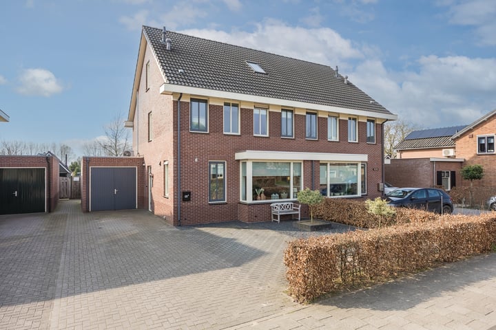 Zutphen-Emmerikseweg 131A in Baak foto