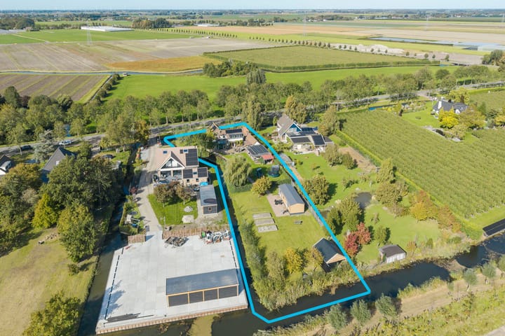 Zwaagdijk 319 in Zwaagdijk-West foto