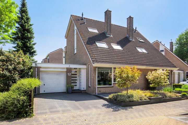 Zwaanwijk 12 in Zwijndrecht foto