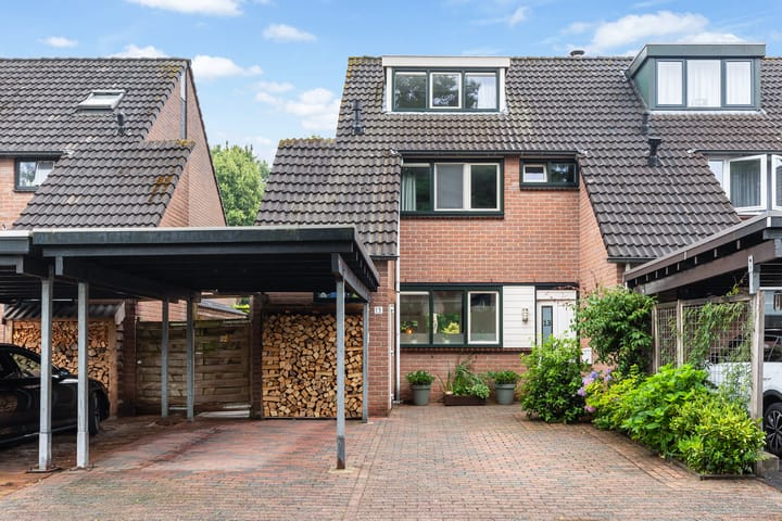 Zwaardvegersveld 13 in Apeldoorn foto