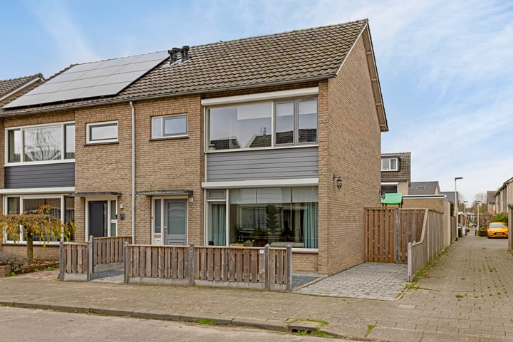 Zwaardvisstraat 11 in Helmond foto