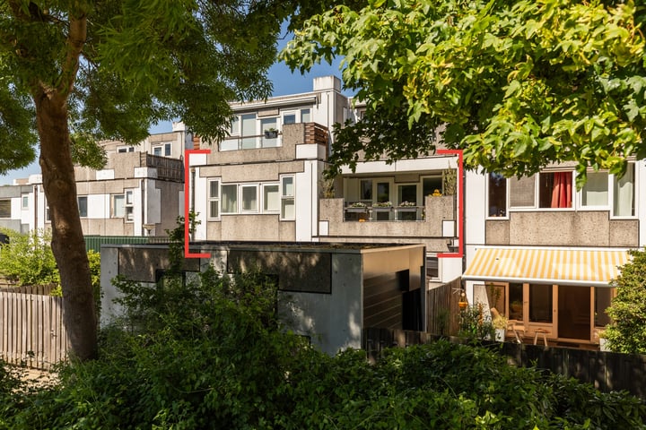 Zwaluwenburg 103 in Dordrecht foto