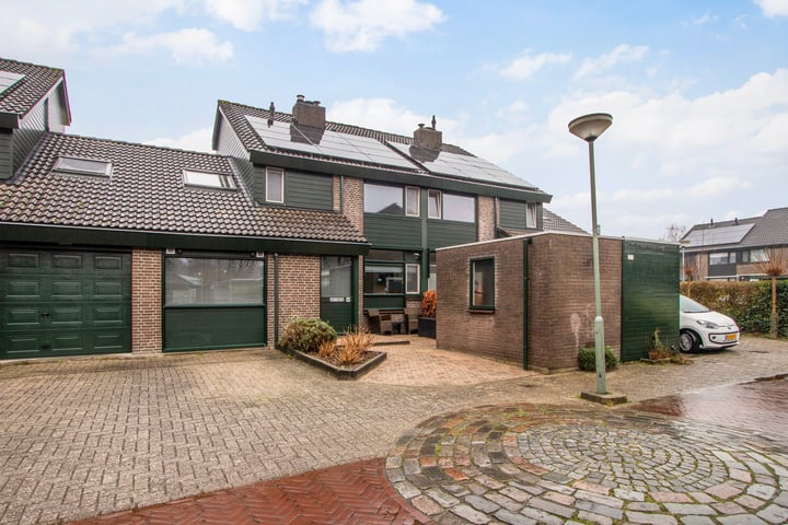 Zwaluwenburg 29 in Dordrecht foto