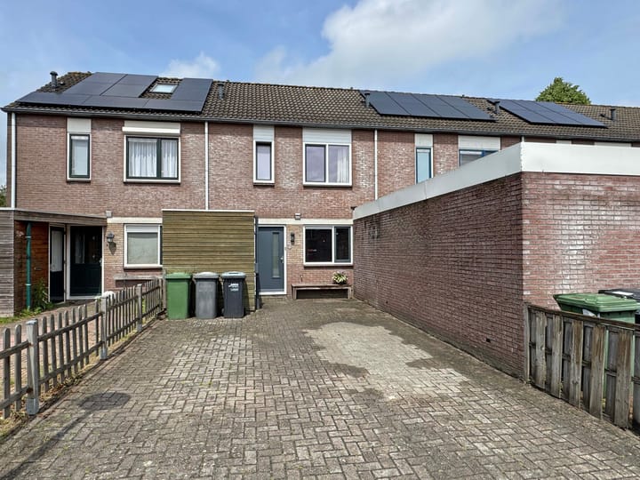 Zwaluwenveld 5 in Emmen foto