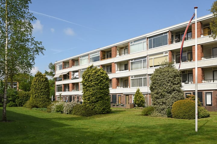 Zwaluwlaan 116 in Bussum foto