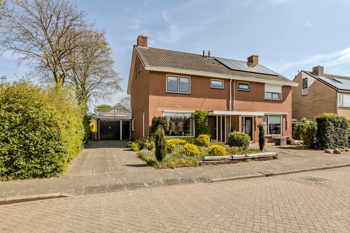 Foto van woning Zwaluwlaan 28, Nieuwleusen