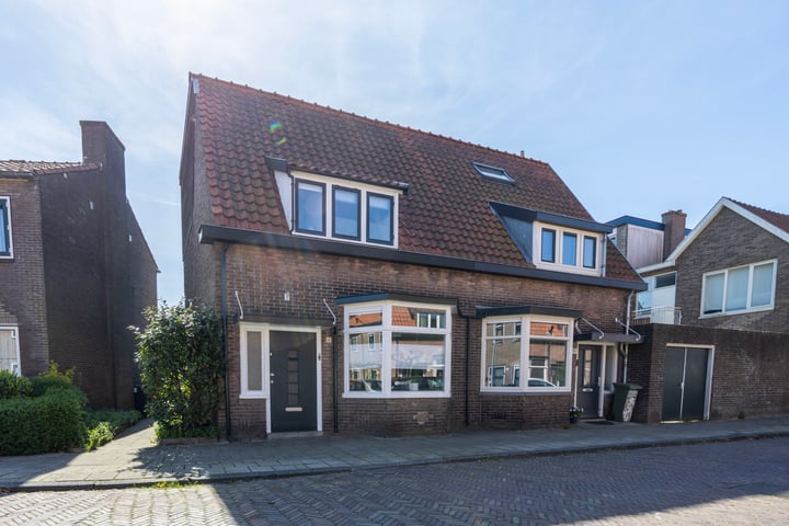 Zwaluwstraat 48 in Haarlem foto