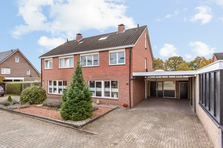 Zwaluwstraat 52 in de Lutte