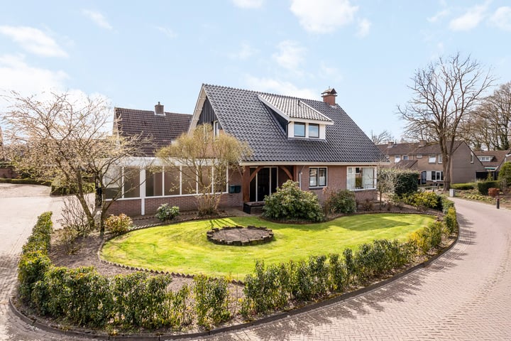Zwaluwstraat 7 in de Lutte foto